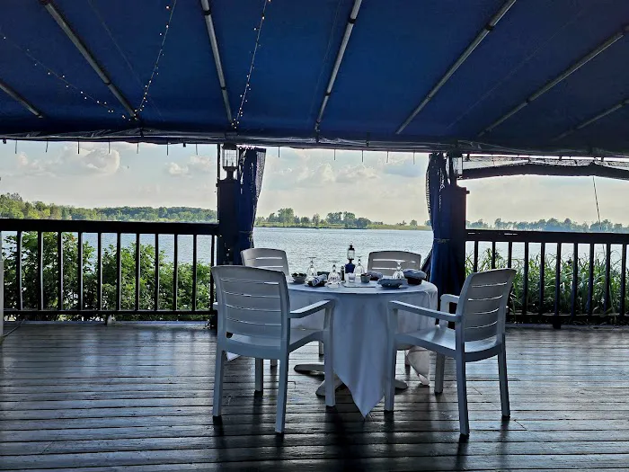 Oliveri's Crystal Lake Hotel 6