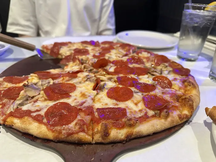 Alfredo’s Pizza 8