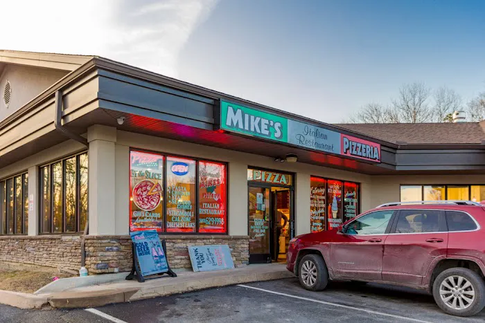 Mike's Pizzeria Italian Restaurant / Effort 9