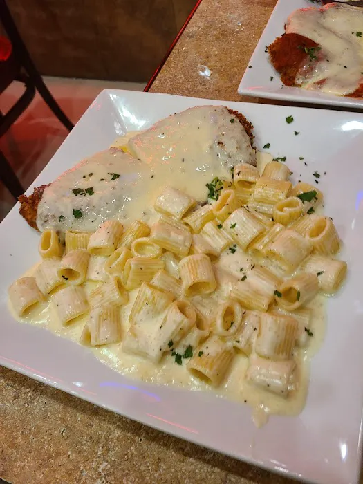 Mike's Pizzeria Italian Restaurant / Effort 10