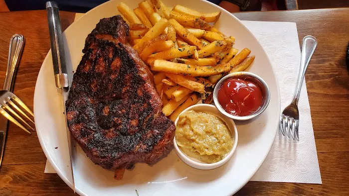 Louie's Prime Steak House 8
