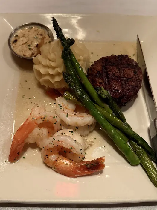 Louie's Prime Steak House 4