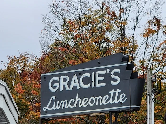 Gracie's Luncheonette 9