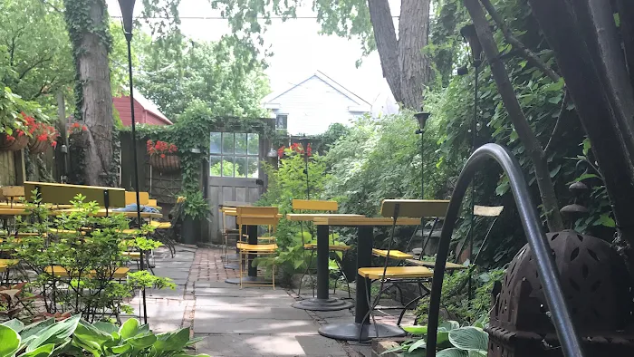 Red Dot Restaurant & Bar 3