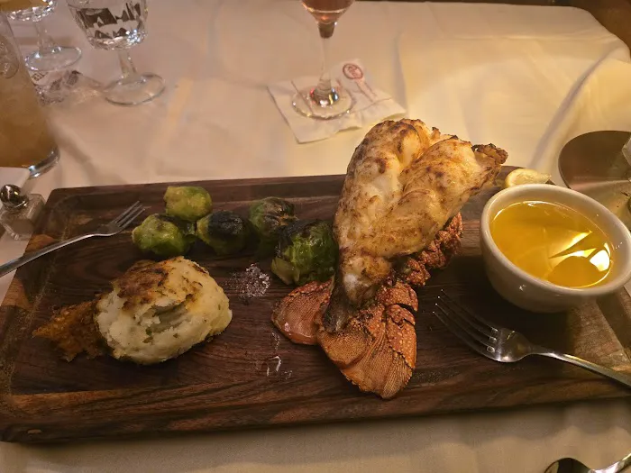 Reds Restaurant 8