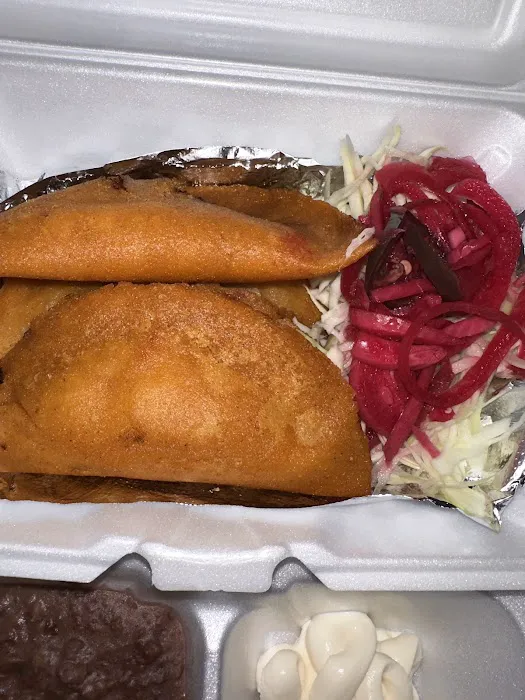 Bendicion Catracha food truck 7