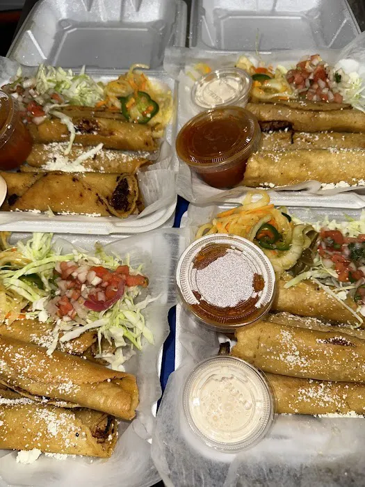 Bendicion Catracha food truck 6