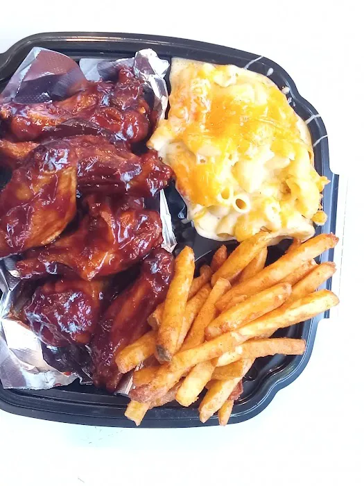 E’s Fish and Chips Soul Food Restaurant 8