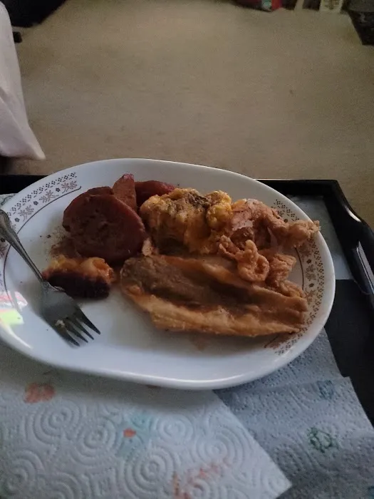 E’s Fish and Chips Soul Food Restaurant 3