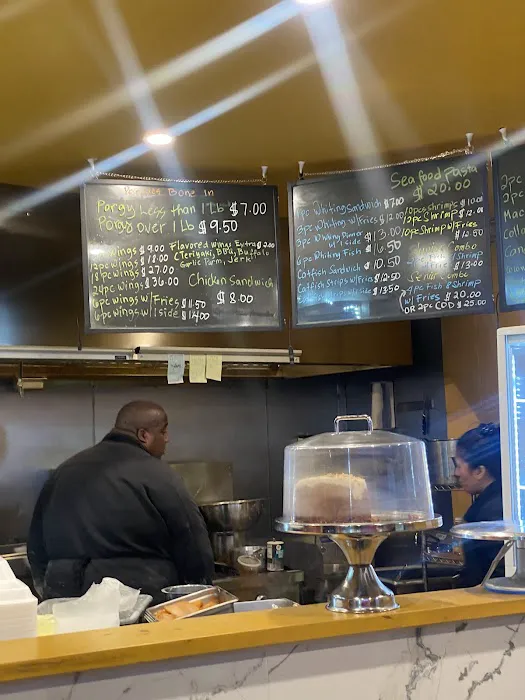 E’s Fish and Chips Soul Food Restaurant 5
