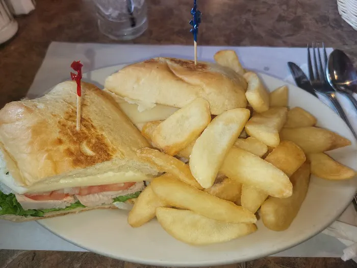 Commander Restaurant 3