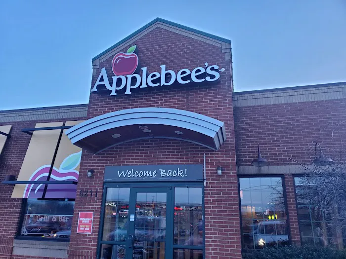 Applebee's Grill + Bar 8