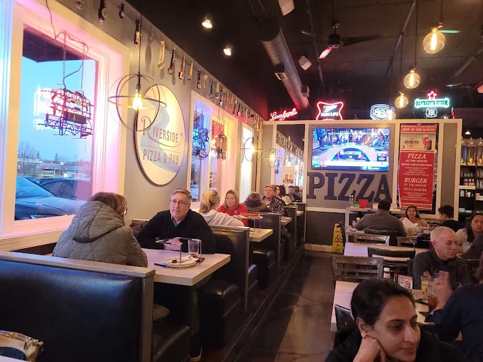 Riverside Pizza & Pub - South Elgin 2