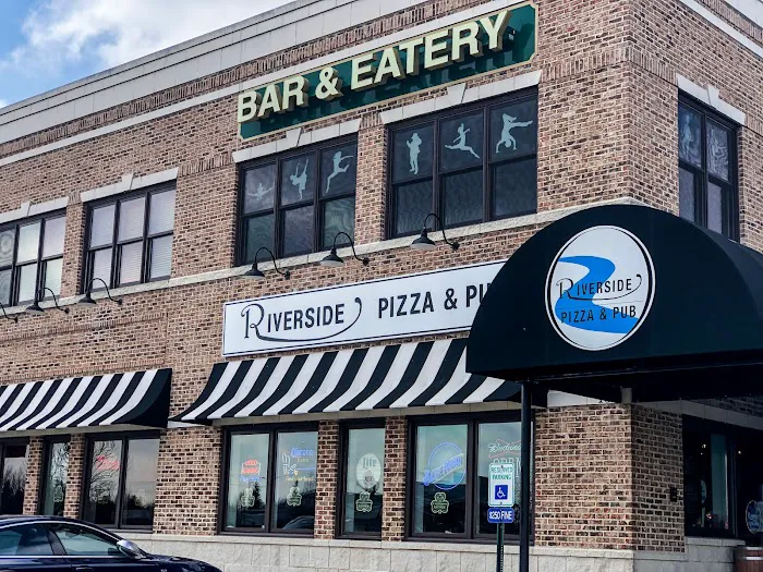 Riverside Pizza & Pub - South Elgin 9