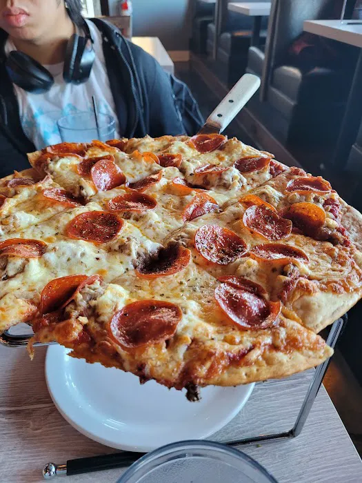 Riverside Pizza & Pub - South Elgin 7