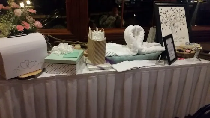 Pinecrest Restaurant 8