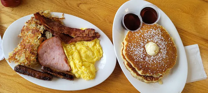 Coco's Cafe & Pancake House 4