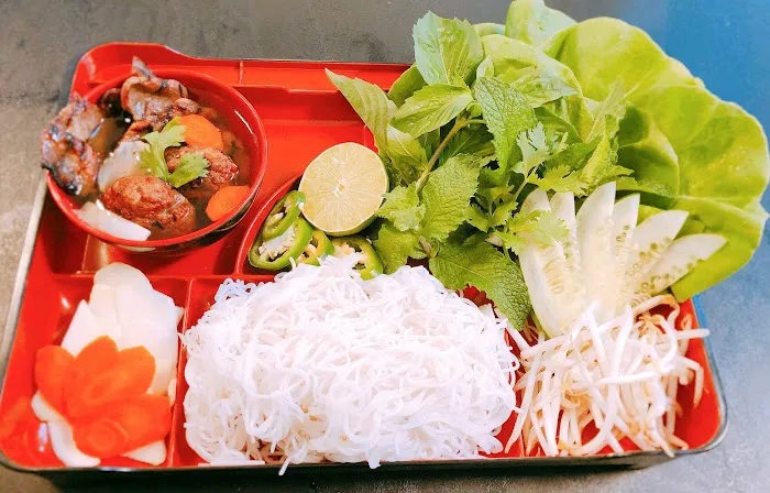 Madame Phở 9