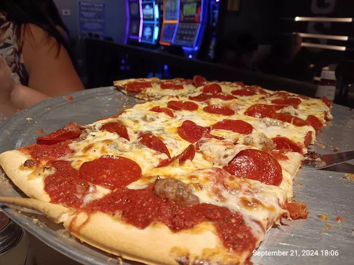 Riverside Pizza & Pub - Batavia 3