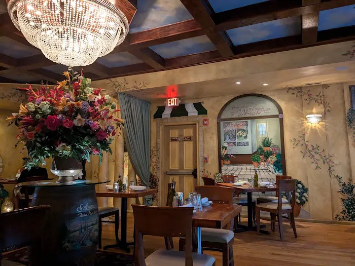Paisano's On Broadway Italian Steakhouse 3