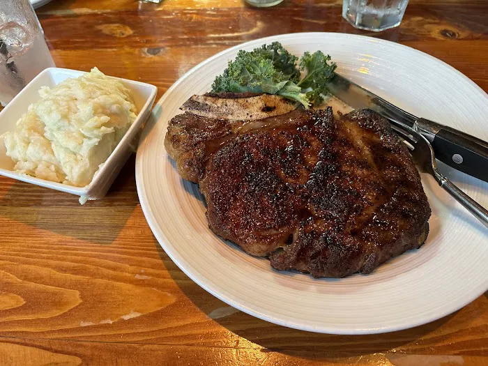 Paisano's On Broadway Italian Steakhouse 5