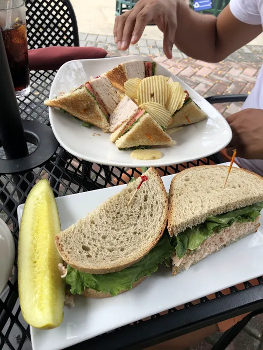 Bistro Avon Inc. 9