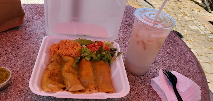 El Aguila Deli & Take Out 2