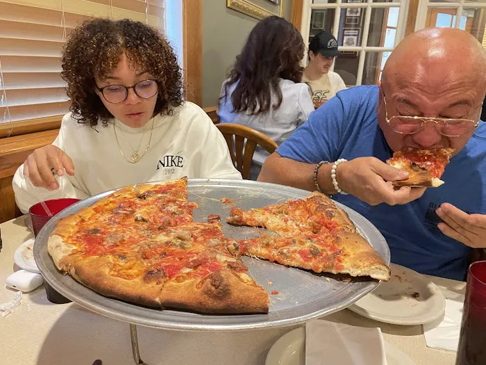 DeLorenzo's Pizza 6