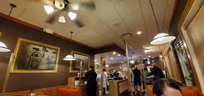 DeLorenzo's Pizza 3