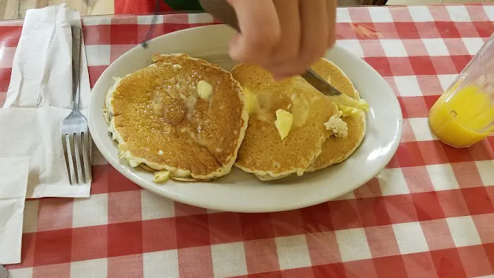 Poppy's Restaurant 8