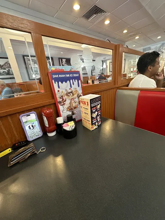 Friendly's 5