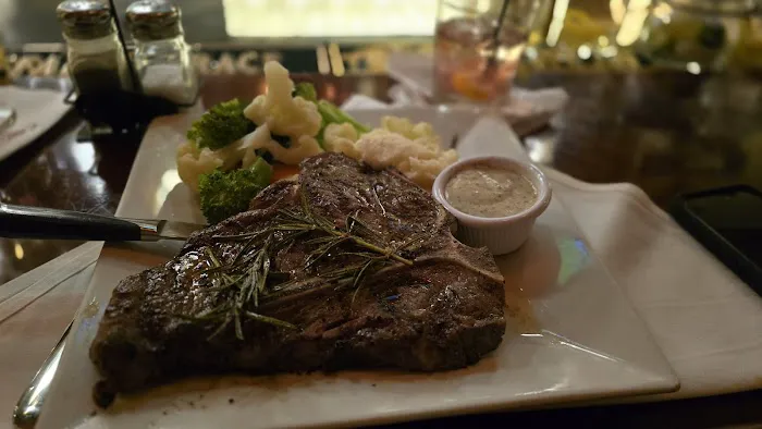 Tweed's Restaurant 7