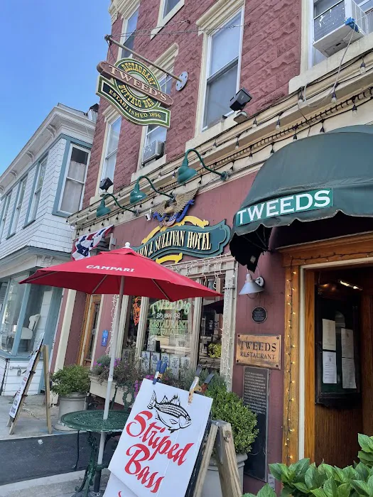 Tweed's Restaurant 9