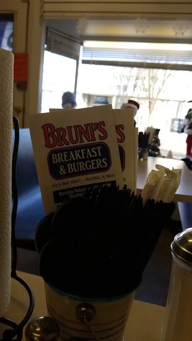 Brunis Breakfast & Burgers 8