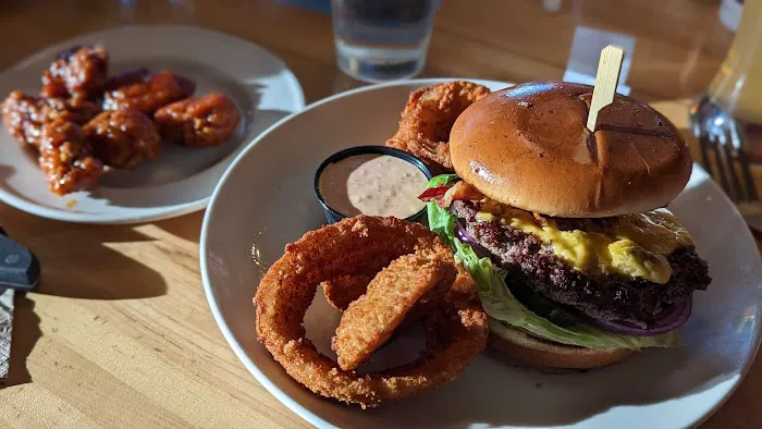Applebee's Grill + Bar 4