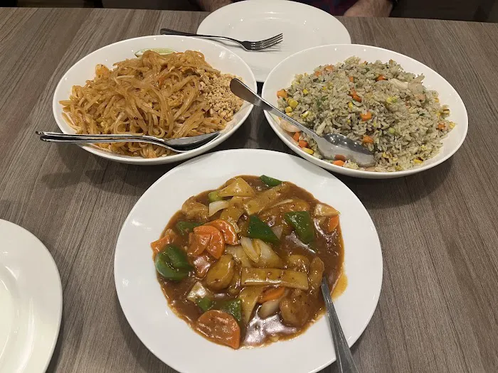 Chang & Huang Thai Restaurant 5