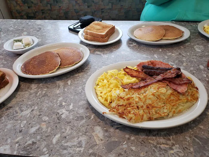 GJ’S DINER 7