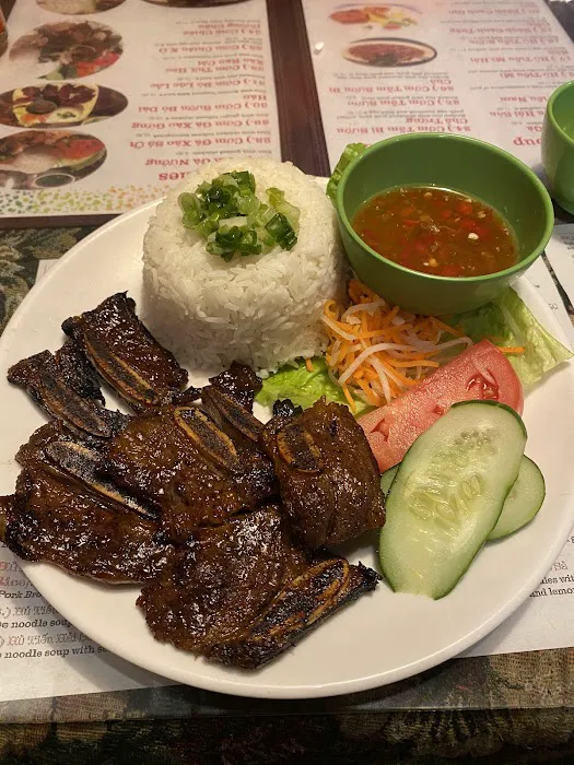 Que Huong Restaurant 7