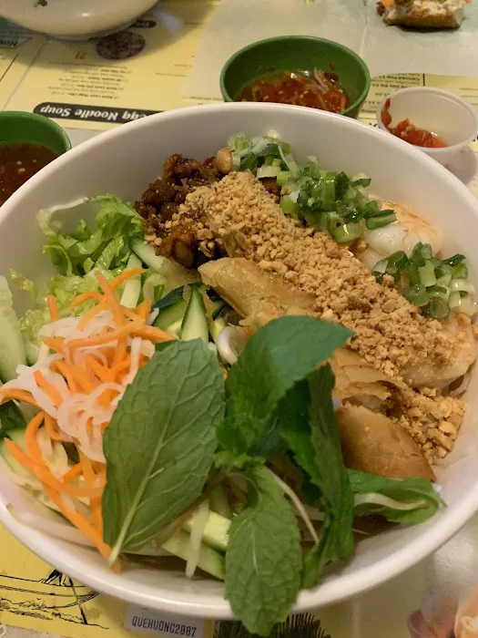 Que Huong Restaurant 1
