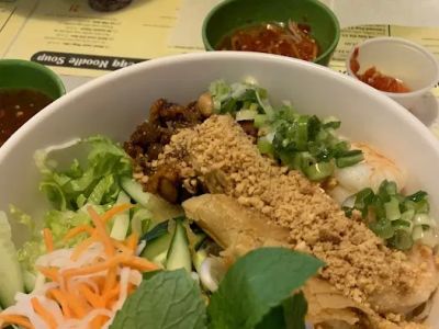 Que Huong Restaurant 0