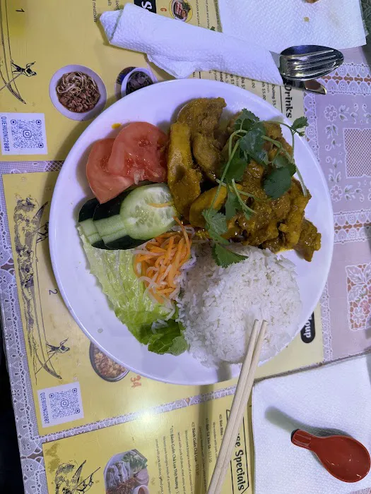 Que Huong Restaurant 3