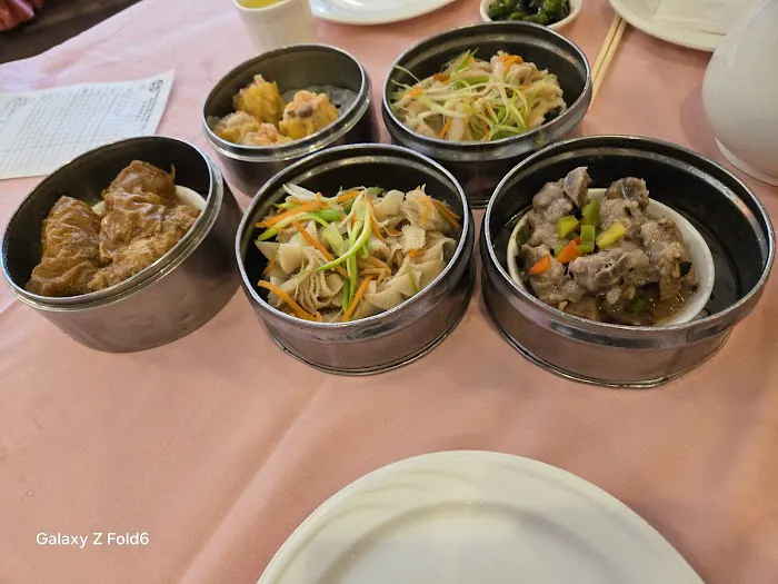 Hong Kong Pearl Seafood Restaurant 10