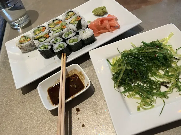 Rien Tong Thai Asian Restaurant & Sushi Bar 9