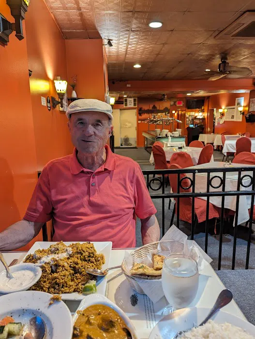 Taj Mahal Halal Indian Restaurant 4