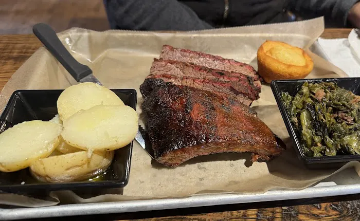 Piggy Pats Smoke & Ale House 3