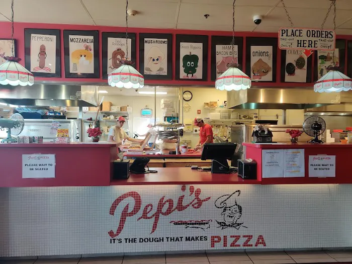 Pepi's Pizza 6