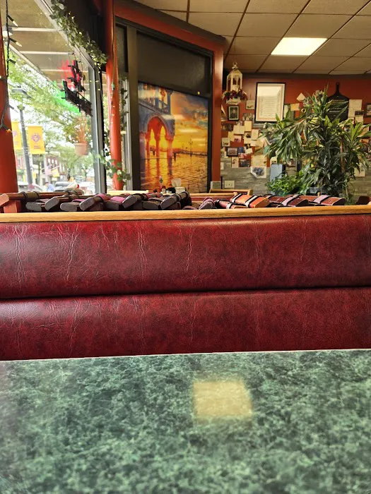 Avicolli's Pizza 10