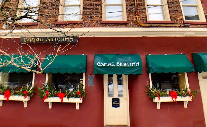 Canal Side Inn 8