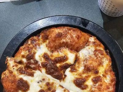 Round Table Pizza 0