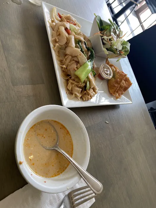 Thai Society Restaurant 4